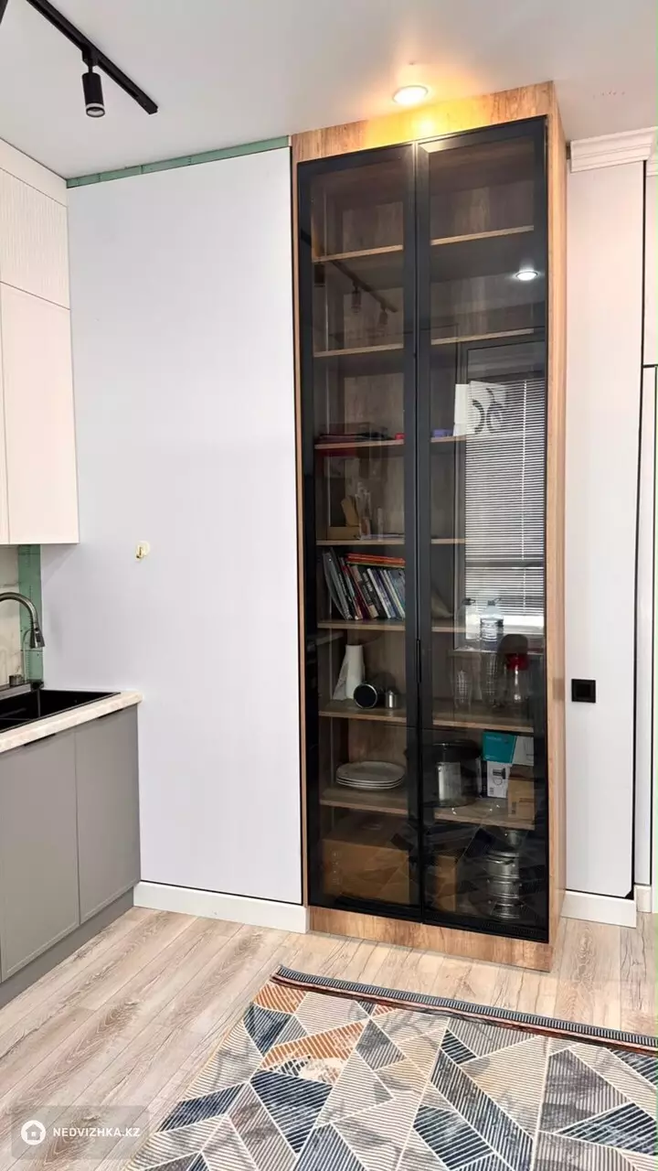 1-комнатная квартира, этаж 3 из 18, 40 м², фотография 2