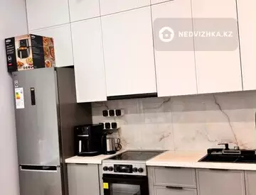 1-комнатная квартира, этаж 3 из 18, 40 м²