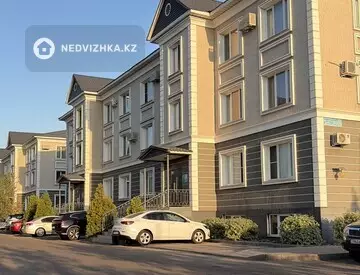 2-комнатная квартира, этаж 1 из 3, 53 м², На длительный срок