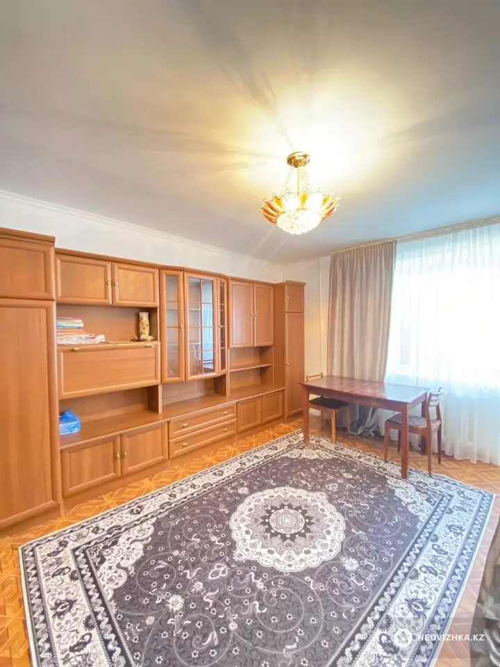 4-комнатная квартира, этаж 9 из 9, 77 м²