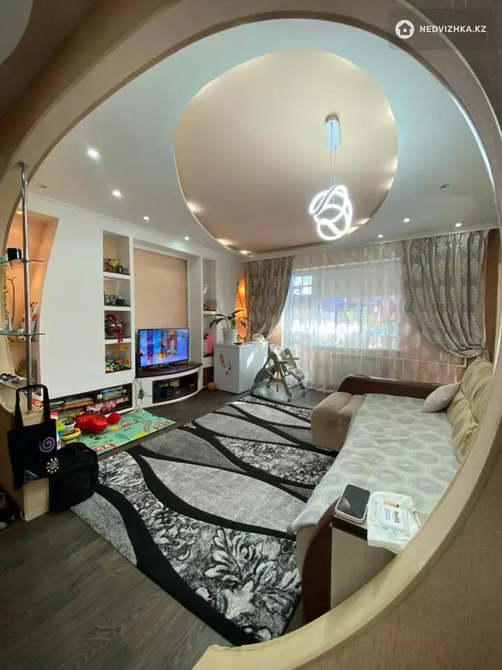 4-комнатная квартира, этаж 8 из 9, 77 м²