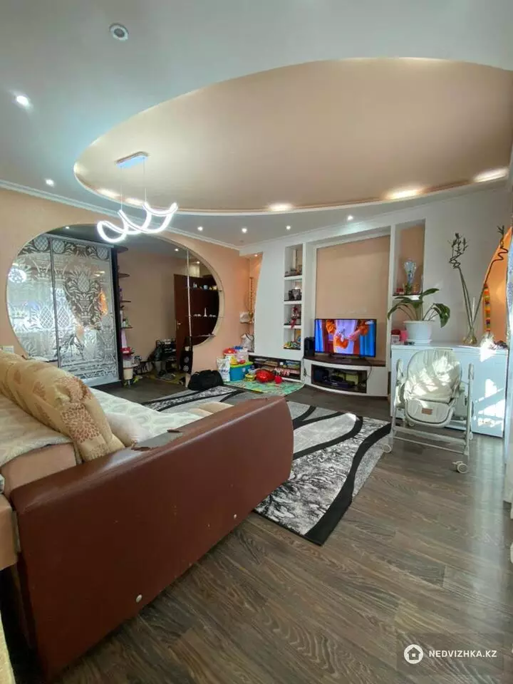 4-комнатная квартира, этаж 8 из 9, 77 м², фотография 2
