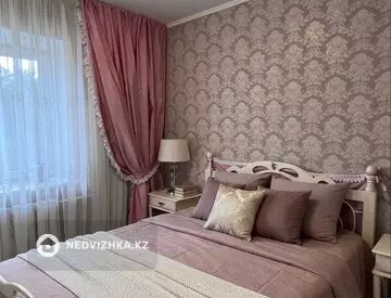 4-комнатная квартира, этаж 2 из 5, 82 м², миниатюра 2