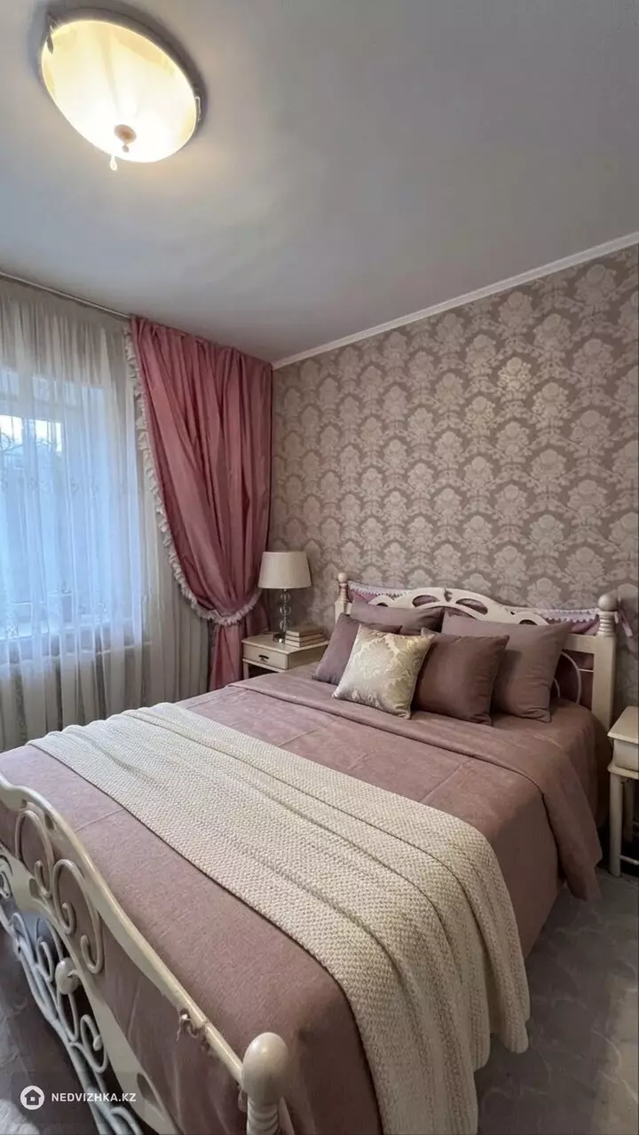4-комнатная квартира, этаж 2 из 5, 82 м², фотография 2