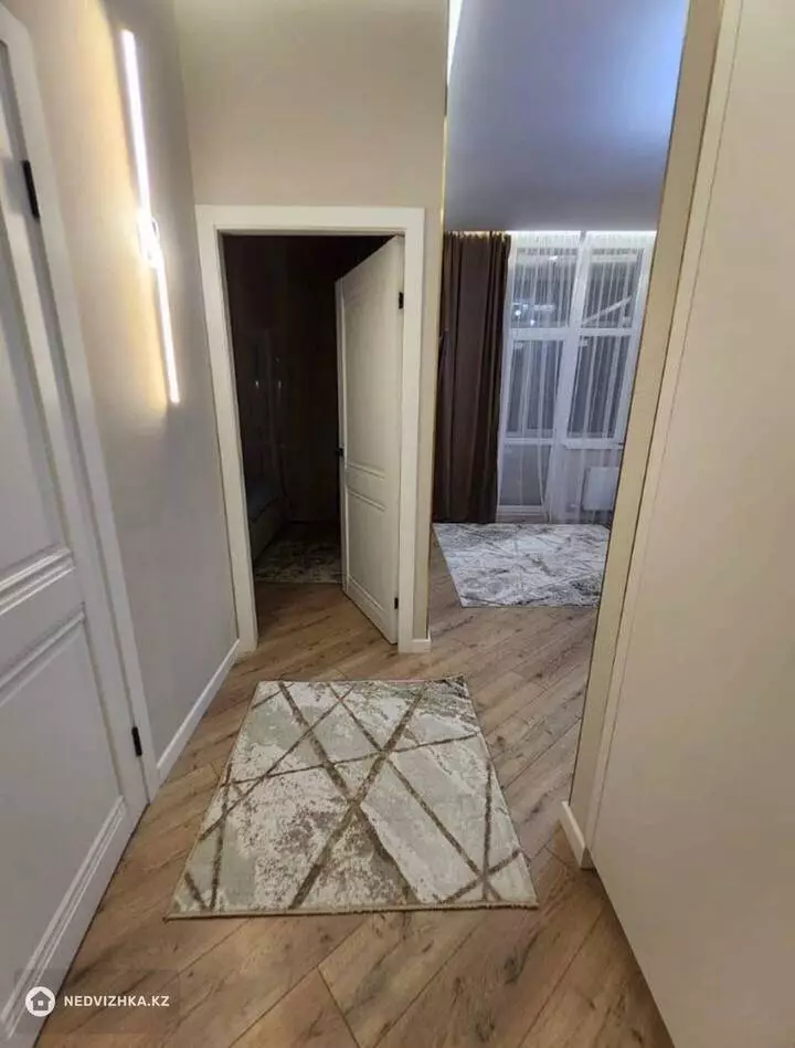 1-комнатная квартира, этаж 9 из 9, 32 м², Посуточно, фотография 2