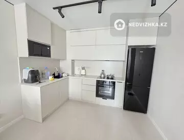 2-комнатная квартира, этаж 3 из 17, 56 м², миниатюра 1