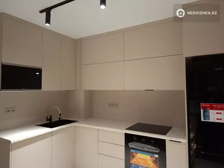 2-комнатная квартира, этаж 3 из 17, 56 м², фотография 2