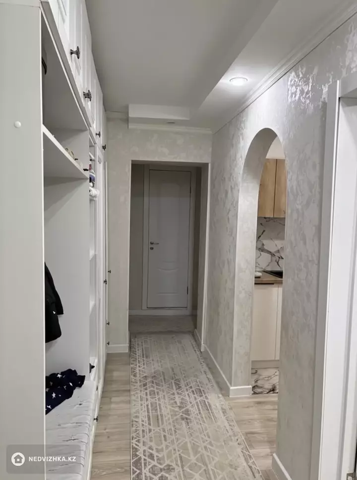 2-комнатная квартира, этаж 1 из 9, 50 м², фотография 5