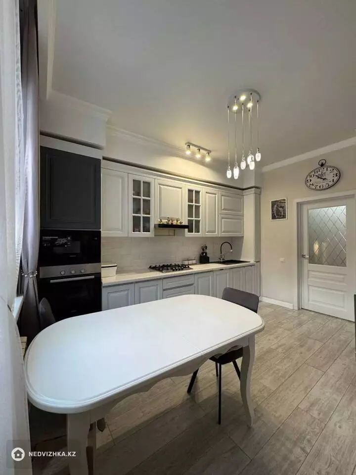 3-комнатная квартира, этаж 2 из 4, 86 м², фотография 2