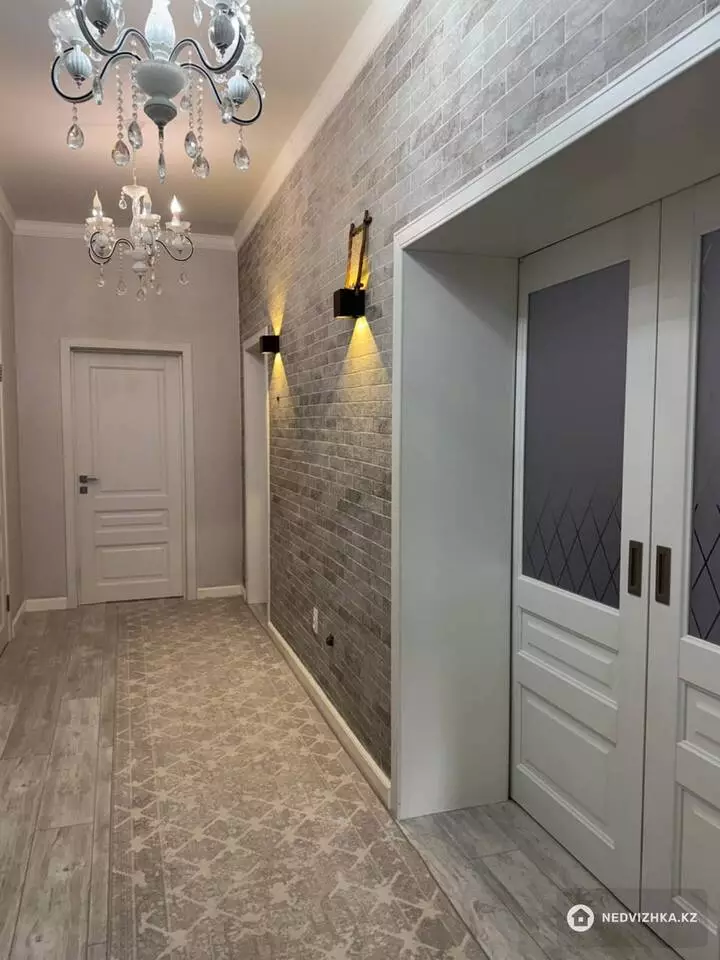 3-комнатная квартира, этаж 2 из 4, 86 м², фотография 4