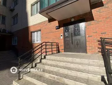 3-комнатная квартира, этаж 7 из 10, 72 м², миниатюра 1