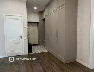 4-комнатная квартира, этаж 6 из 9, 105 м², миниатюра 3