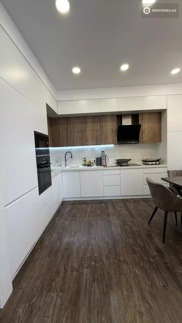 4-комнатная квартира, этаж 6 из 9, 105 м², фотография 2
