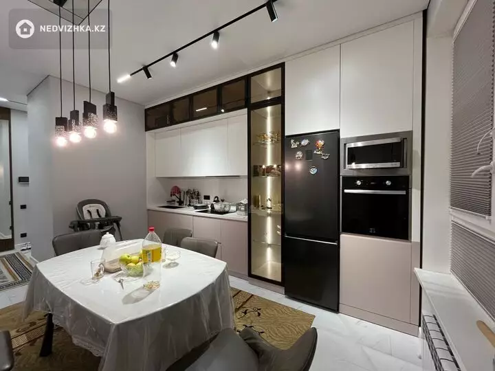 3-комнатная квартира, этаж 2 из 10, 71 м², На длительный срок, фотография 4