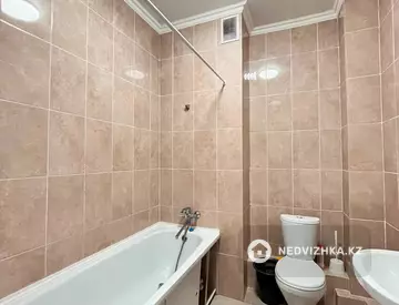 2-комнатная квартира, этаж 8 из 20, 43 м², миниатюра 2