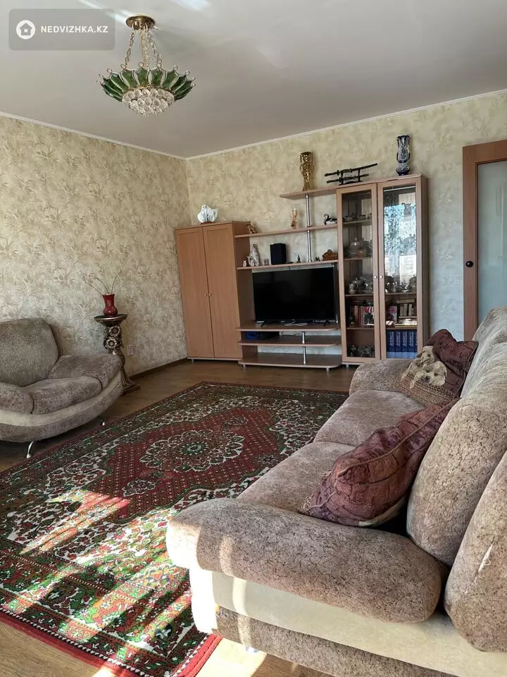 4-комнатная квартира, этаж 5 из 5, 84 м², фотография 2
