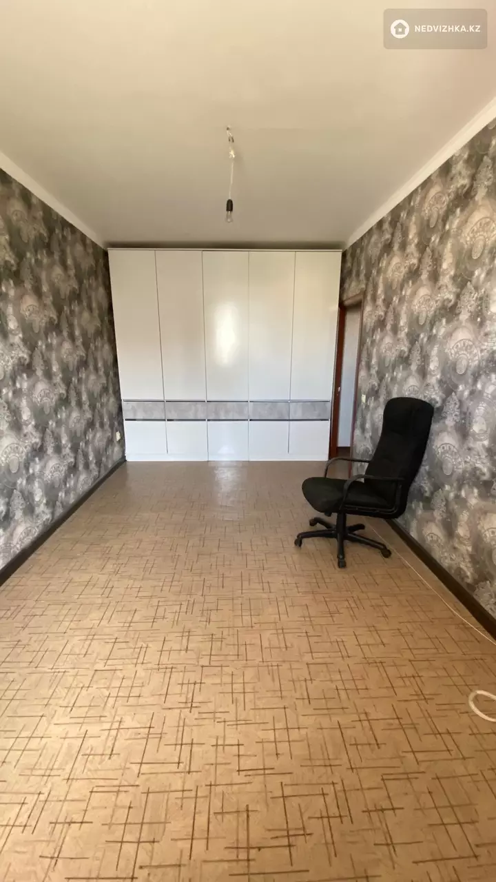 2-комнатная квартира, этаж 4 из 5, 60 м², фотография 2