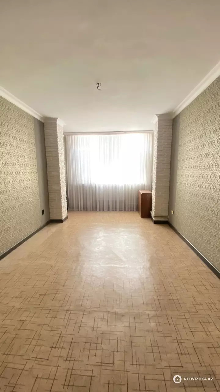 2-комнатная квартира, этаж 4 из 5, 60 м², фотография 3