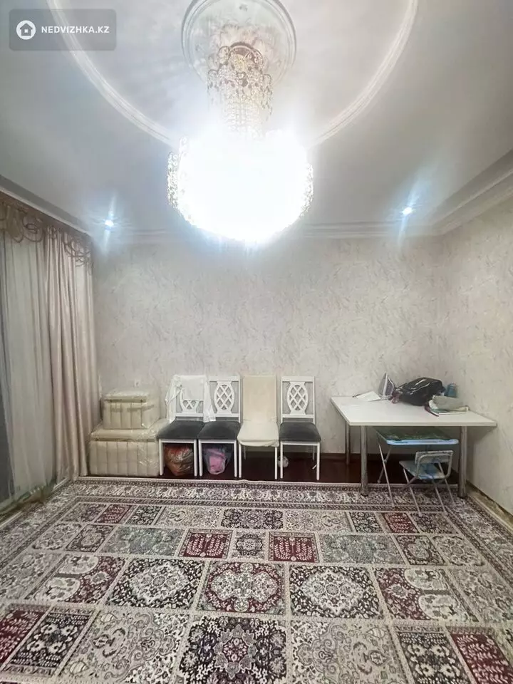 4-комнатная квартира, этаж 3 из 5, 80 м², фотография 2