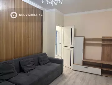 2-комнатная квартира, этаж 1 из 10, 38 м², миниатюра 1