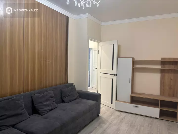 2-комнатная квартира, этаж 1 из 10, 38 м²