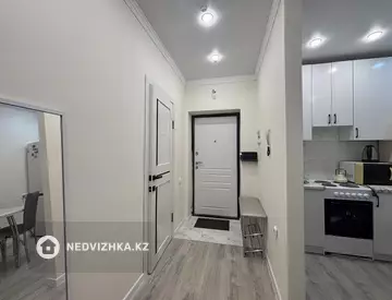 2-комнатная квартира, этаж 1 из 10, 38 м², миниатюра 9