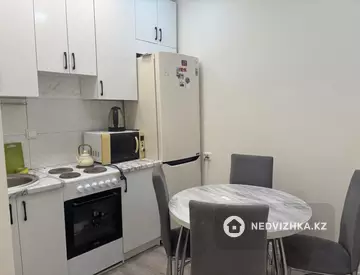 2-комнатная квартира, этаж 1 из 10, 38 м², миниатюра 11