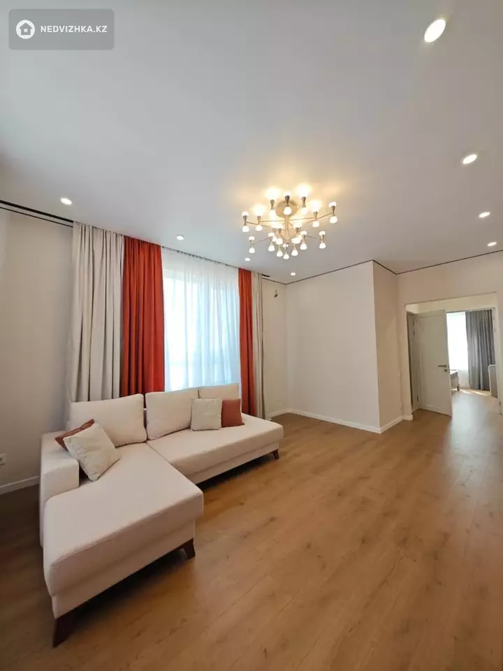 2-комнатная квартира, этаж 13 из 18, 67 м², фотография 3