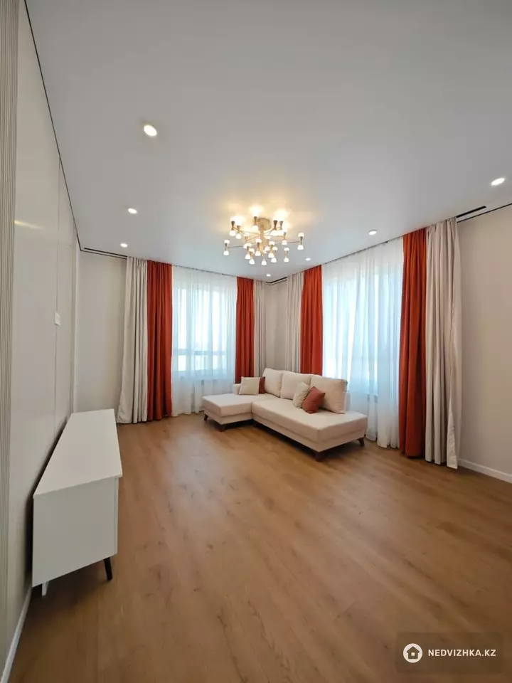 2-комнатная квартира, этаж 13 из 18, 67 м², фотография 2