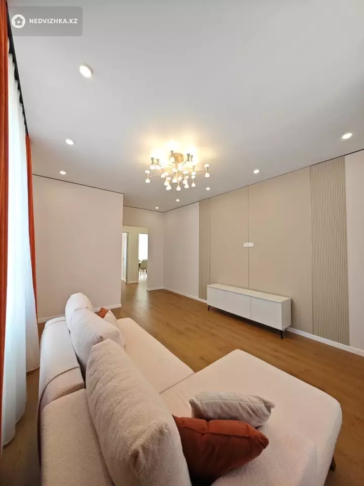 2-комнатная квартира, этаж 13 из 18, 67 м², фотография 4