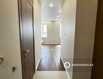 2-комнатная квартира, этаж 12 из 12, 42 м², миниатюра 2
