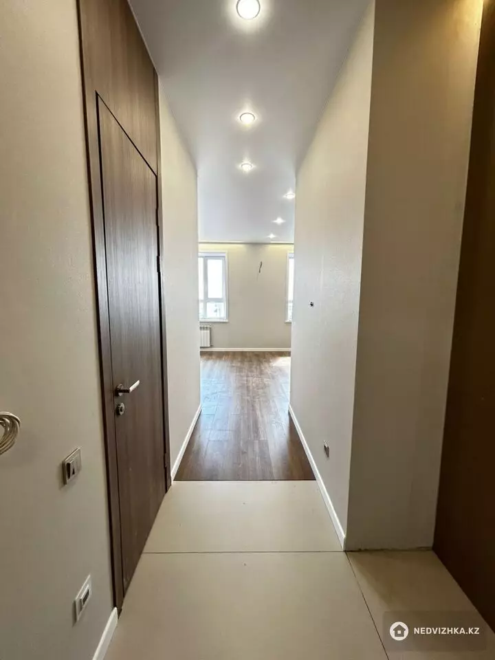 2-комнатная квартира, этаж 12 из 12, 42 м², фотография 2