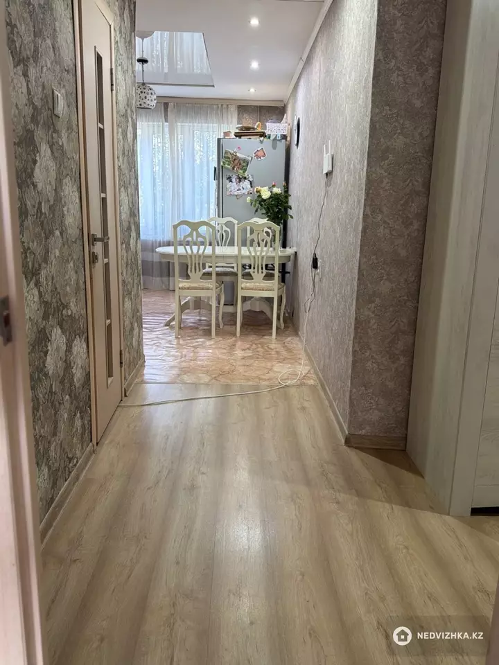 2-комнатная квартира, этаж 3 из 5, 56 м², фотография 4