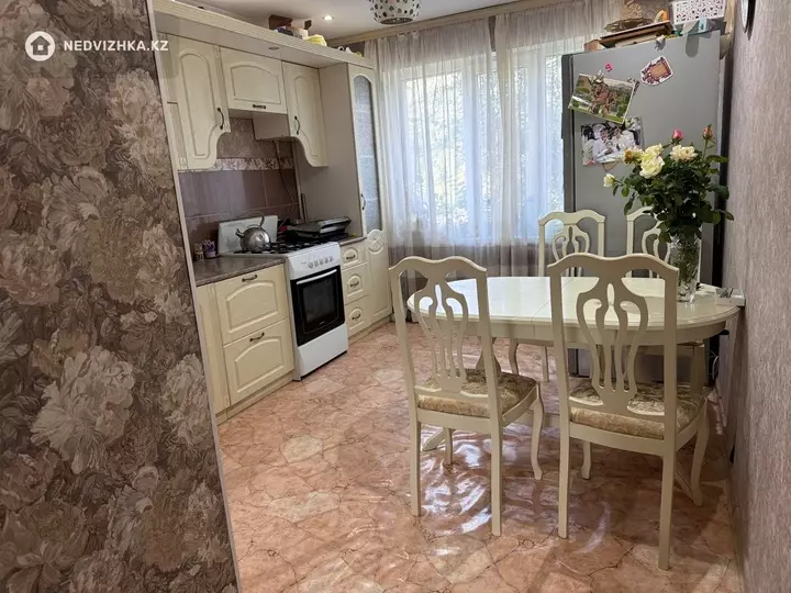 2-комнатная квартира, этаж 3 из 5, 56 м², фотография 5
