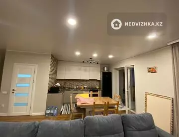 3-комнатная квартира, этаж 3 из 5, 96 м², миниатюра 2
