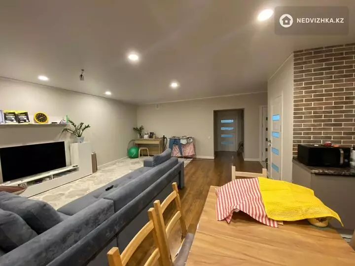 3-комнатная квартира, этаж 3 из 5, 96 м², фотография 3
