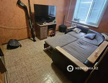 2-комнатная квартира, этаж 3 из 9, 54 м², миниатюра 3