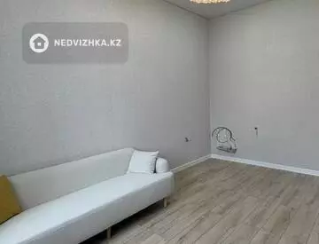 2-комнатная квартира, этаж 6 из 10, 43 м², миниатюра 2