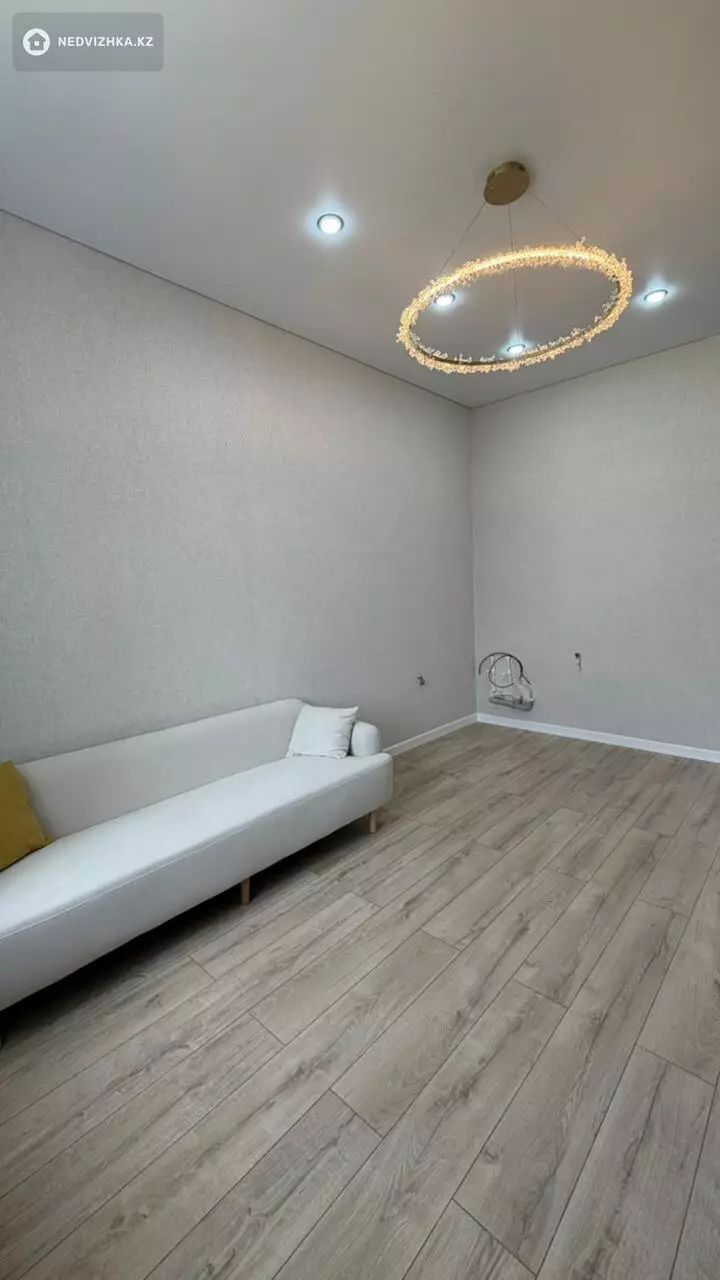 2-комнатная квартира, этаж 6 из 10, 43 м², фотография 2