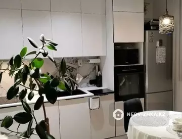2-комнатная квартира, этаж 8 из 9, 50 м², миниатюра 1