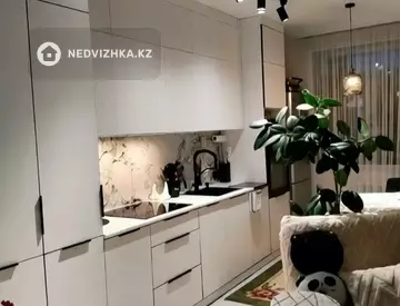 2-комнатная квартира, этаж 8 из 9, 50 м², миниатюра 2