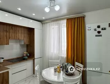 2-комнатная квартира, этаж 4 из 12, 58 м², На длительный срок