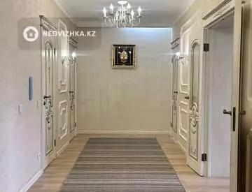3-комнатная квартира, этаж 2 из 5, 131 м²