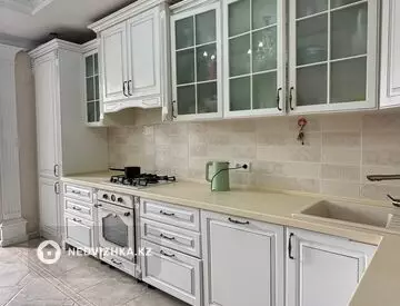3-комнатная квартира, этаж 2 из 5, 131 м²