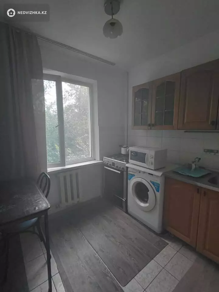 2-комнатная квартира, этаж 3 из 5, 42 м², фотография 2
