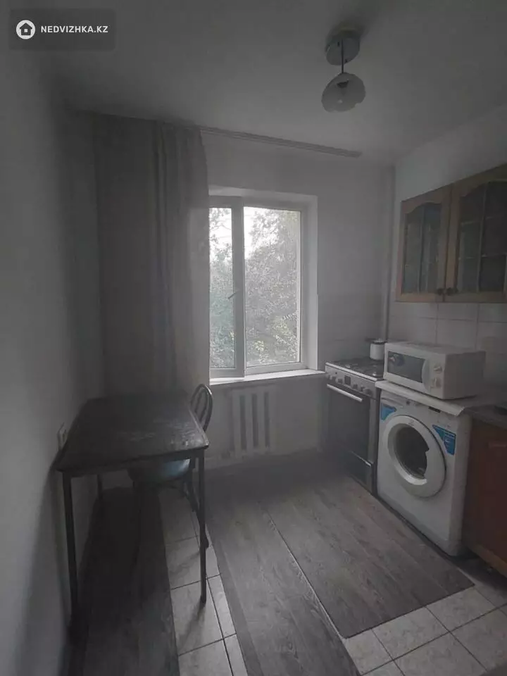 2-комнатная квартира, этаж 3 из 5, 42 м², фотография 3