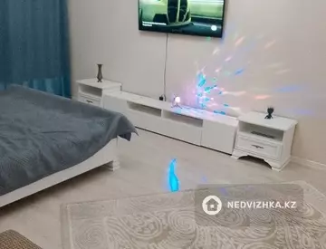 1-бөлмелі пәтер, қабат 1 барлық қабат саны 9, 80 м², Посуточно, 1-нобай
