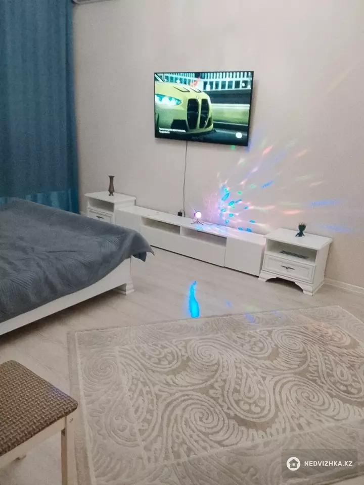 1-комнатная квартира, этаж 1 из 9, 80 м², Посуточно