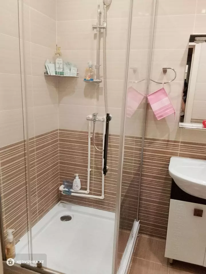1-комнатная квартира, этаж 1 из 9, 80 м², Посуточно, фотография 3