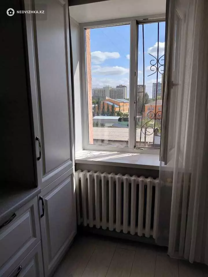 5-комнатная квартира, этаж 4 из 9, 131 м², фотография 2